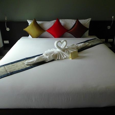 Leisure Place Phuket Chalong Bagian luar foto