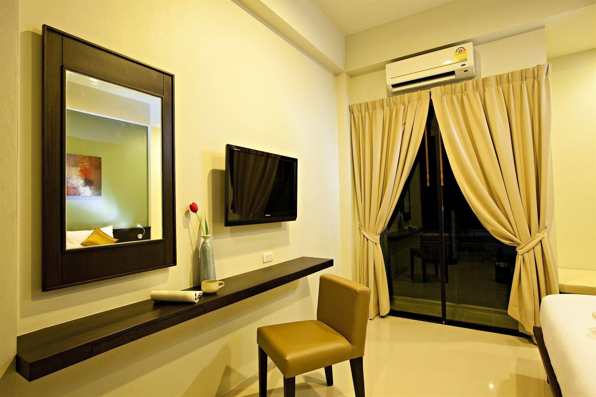Leisure Place Phuket Chalong Bagian luar foto